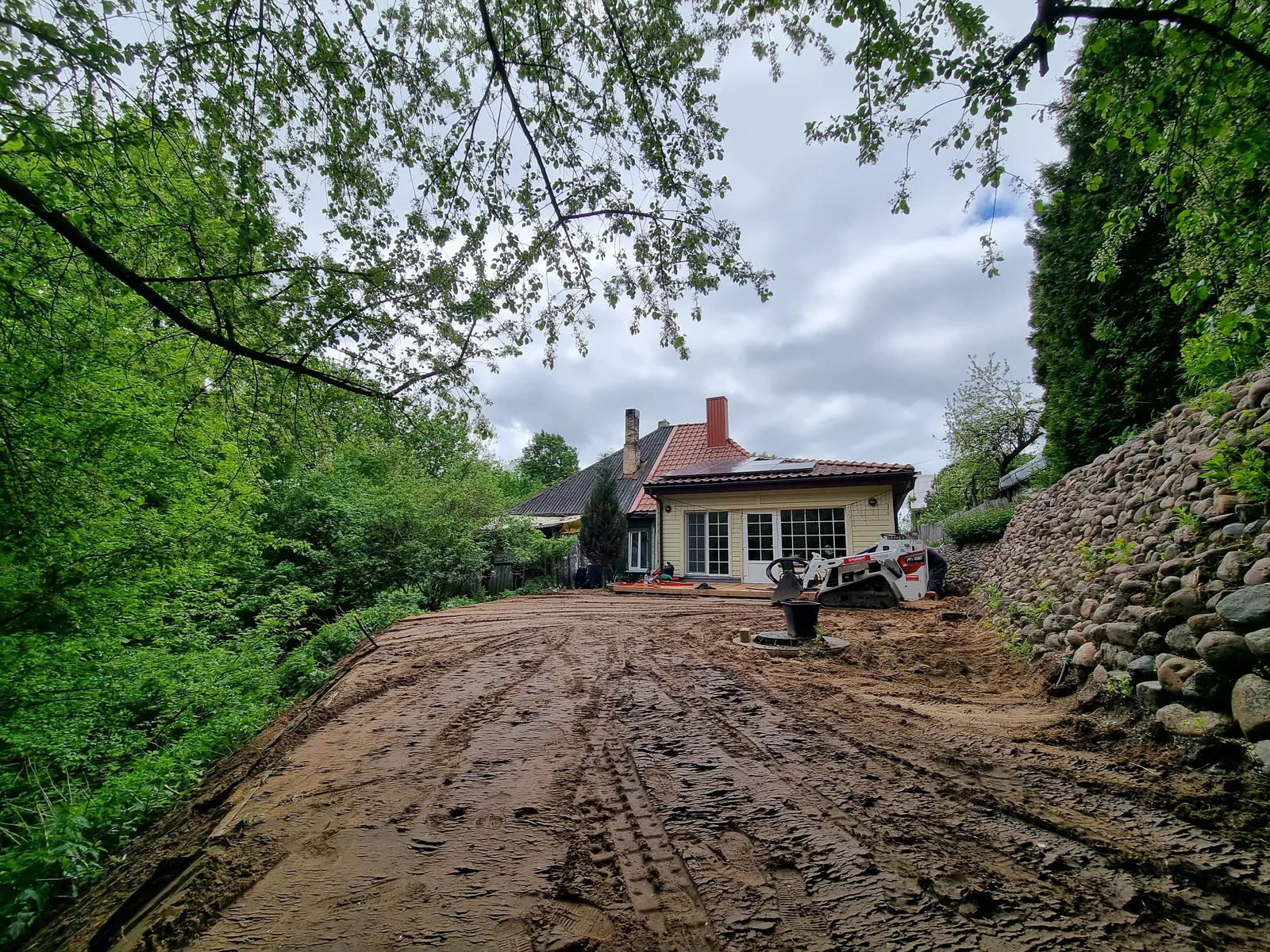Grunto keitimo darbų eiga ankštame Belmonto sklype