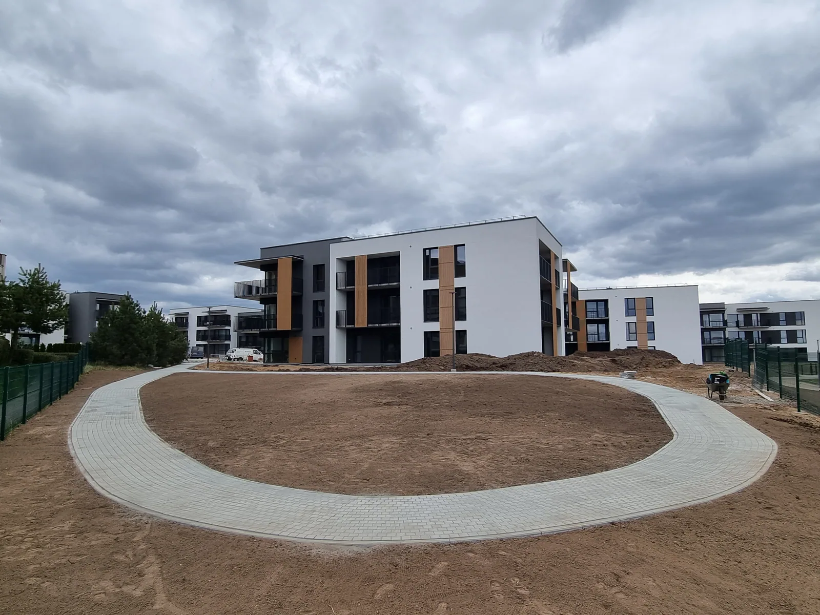 Paruoštas gruntas prieš želdinių sodinimą „Gilužio rivjeroje“