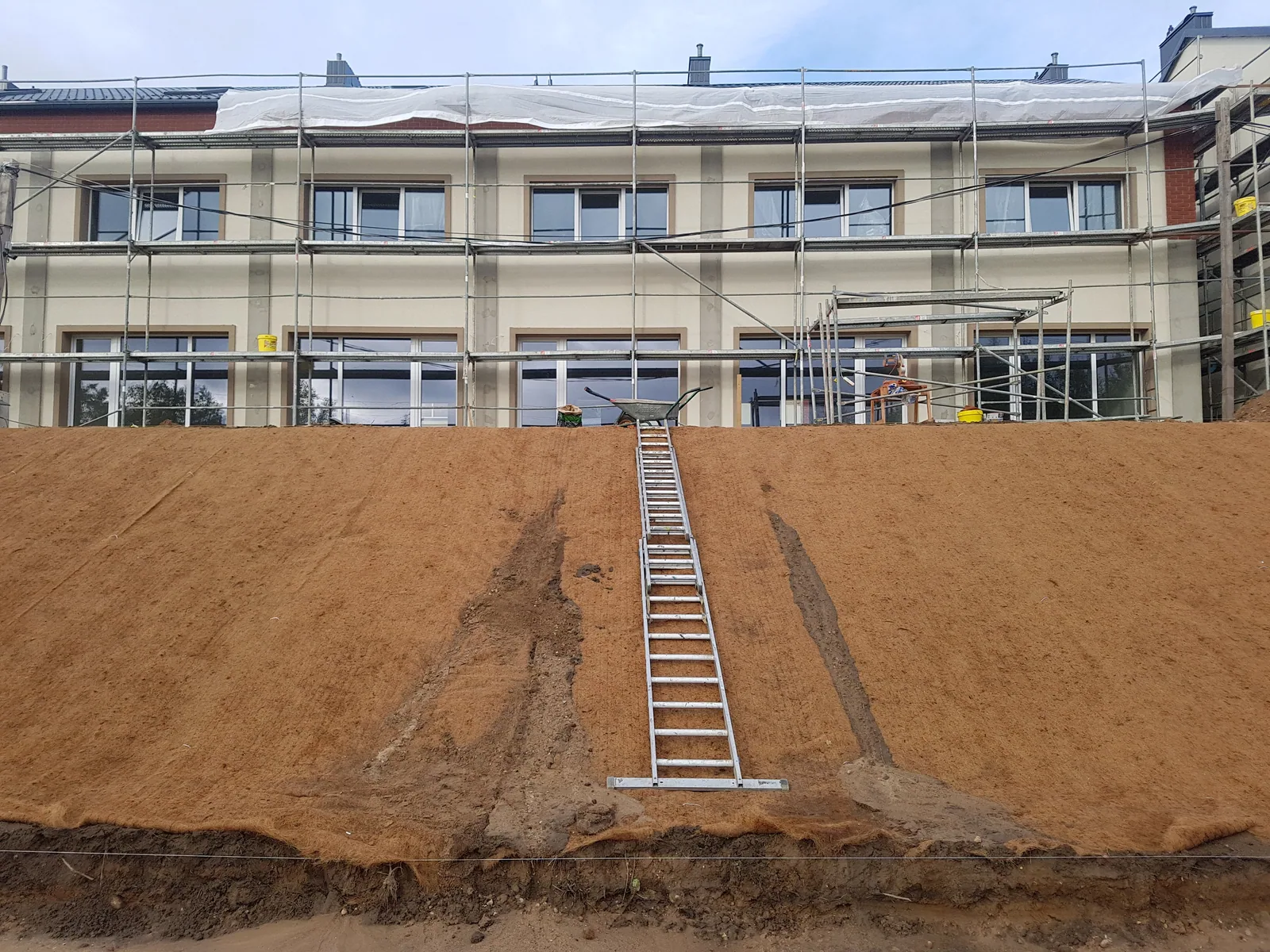 Suformuotas šlaitas ir darbų eiga iš apačios
